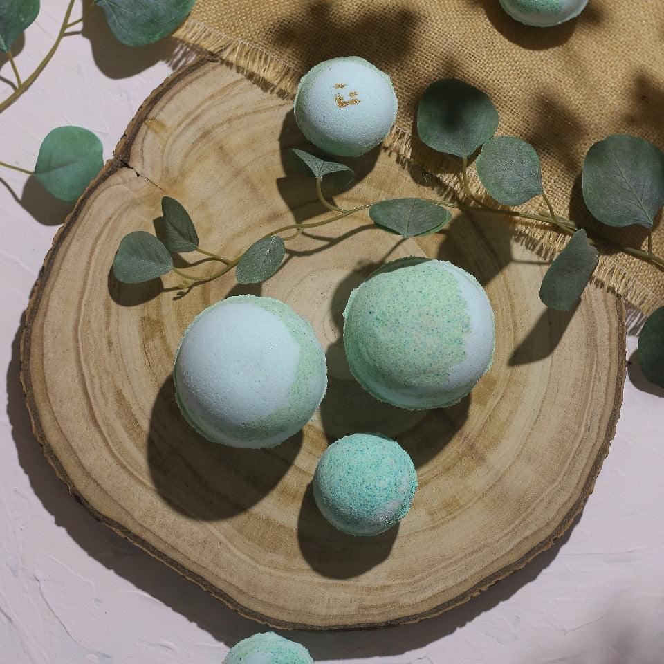 Mint Eucalyptus Tea Tree Rejuvenating Bath Bomb
