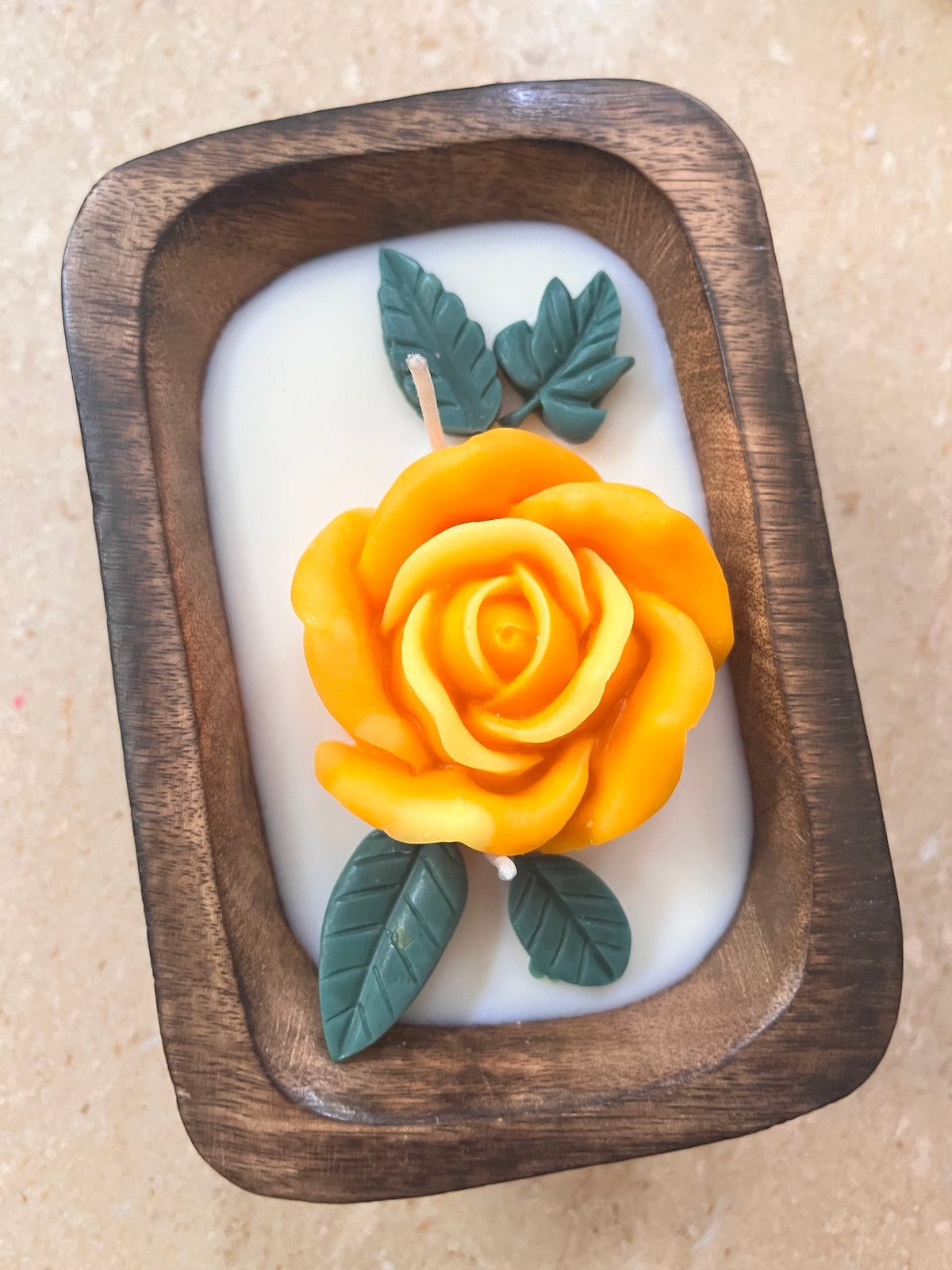 Soy candles in wooden bowl - Flowers