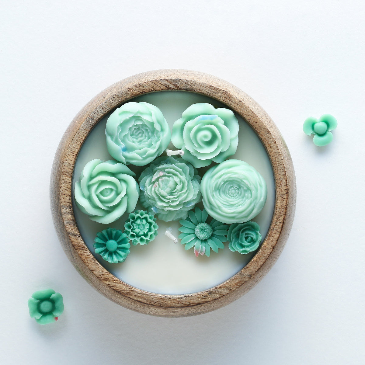 Bouquet of Roses - Soy Wax Candle Fresh Aqua Fragrance