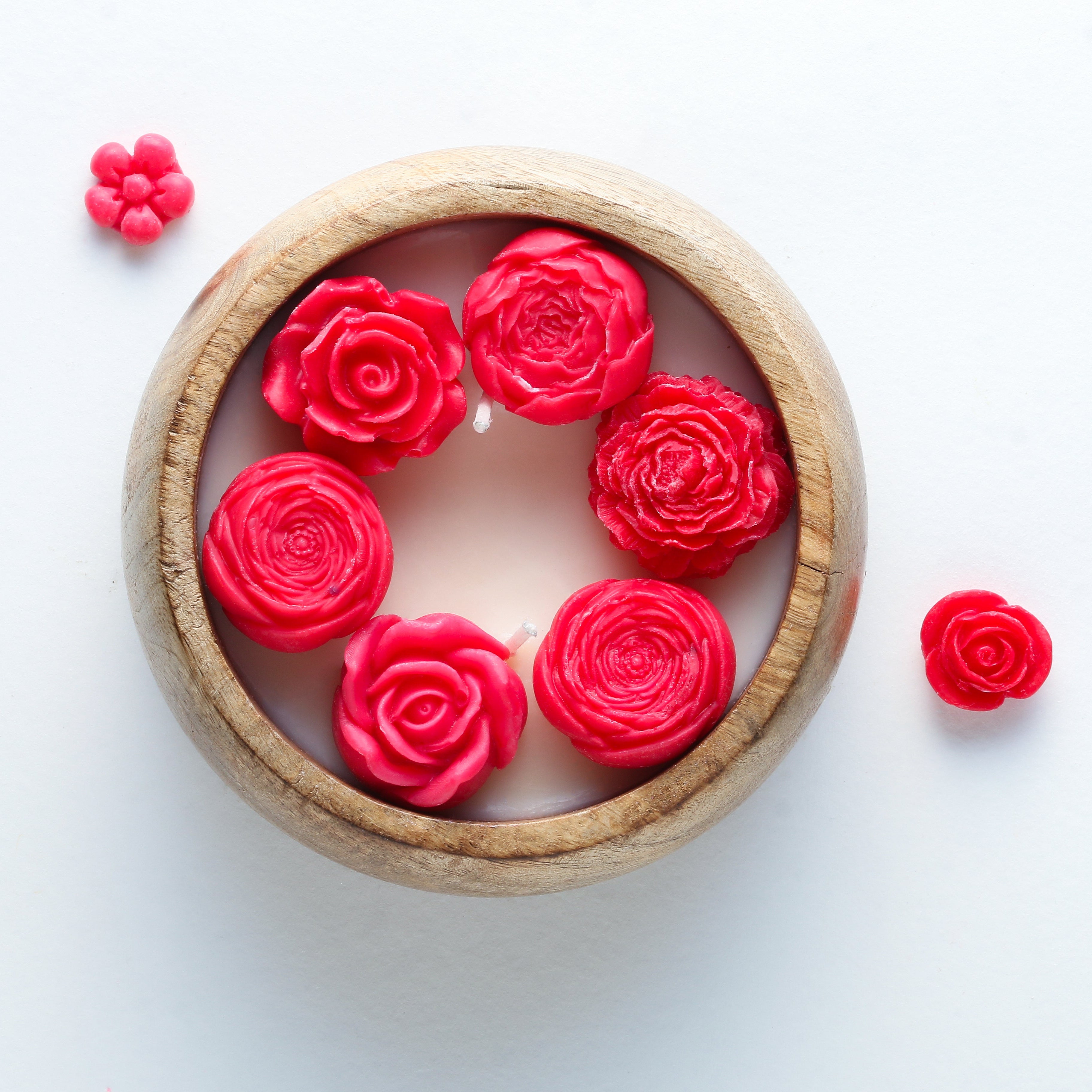 Floral Soy Wax Round Candle Oudh